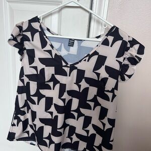 Women's Black and White Patterned Top